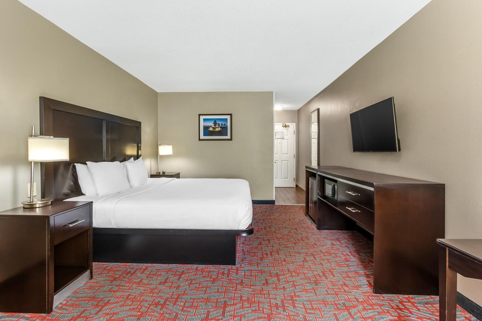 King Room with Roll-In Shower - Disability Access/Non Smoking