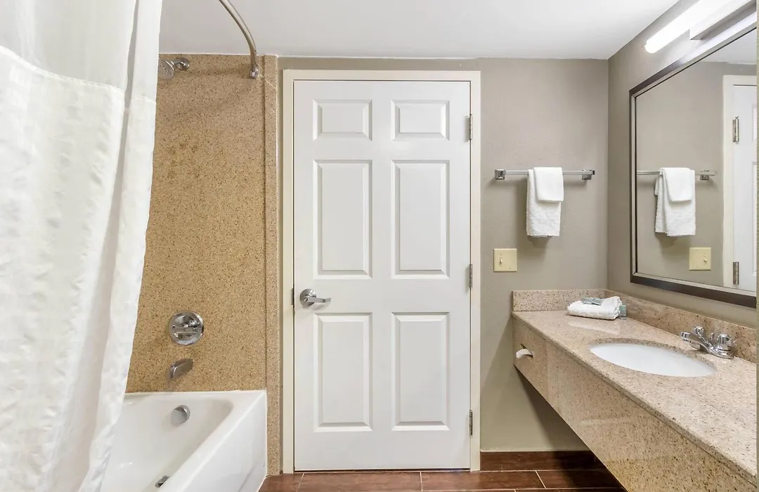 Comfort Inn & Suites North Charleston - Northwoods-1